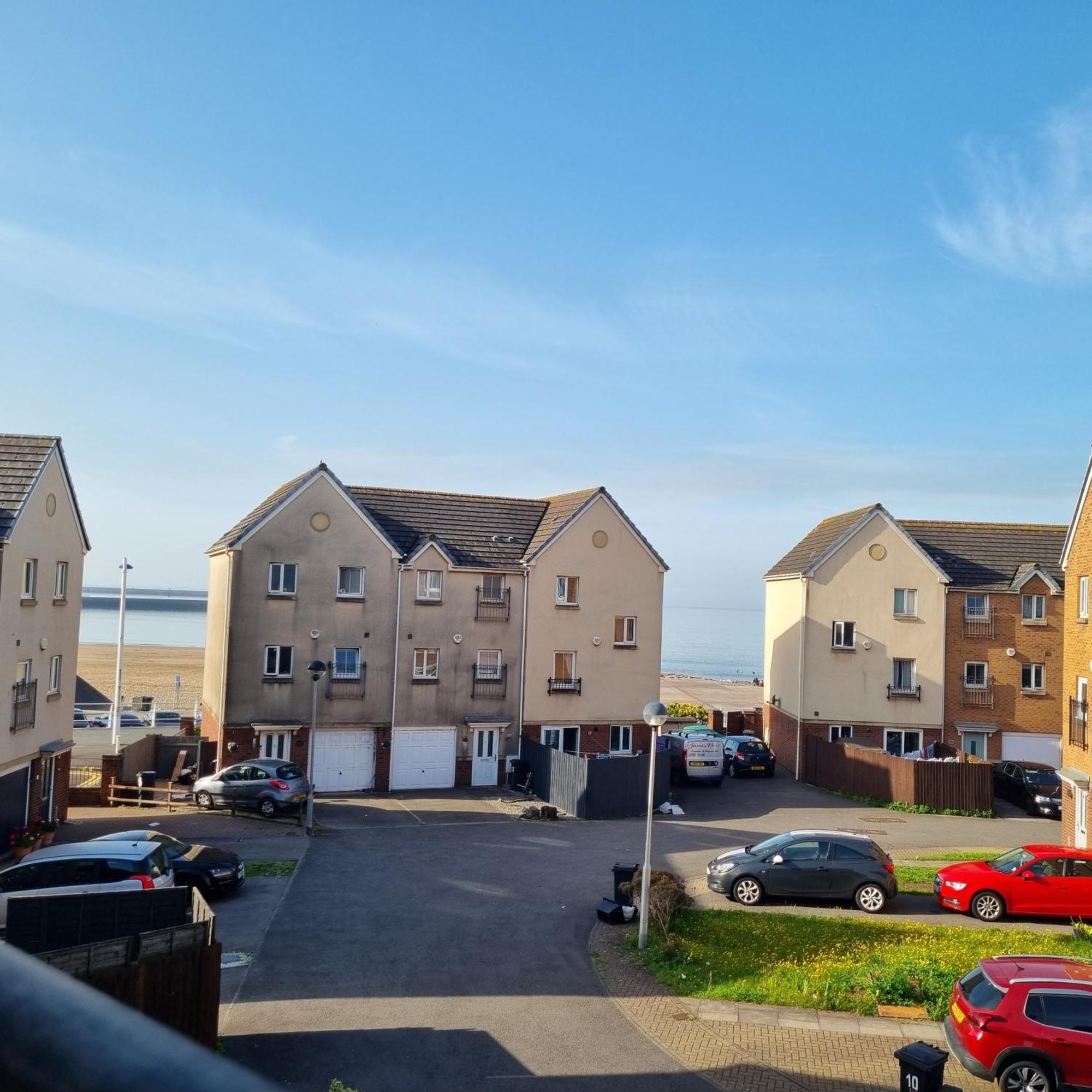 Sea Escape The Tardiis Beachfront Location Aberavon Beach Sea Views Driveway Parking Port Talbot Bagian luar foto
